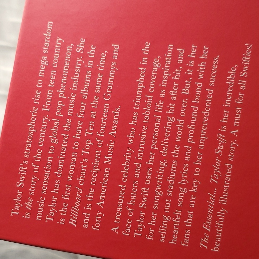 The‎ Essential... Taylor Swift - Picture 2 of 7